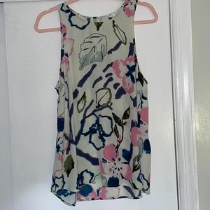 Violet & Claire Women’s L floral print sleeveless blouse.